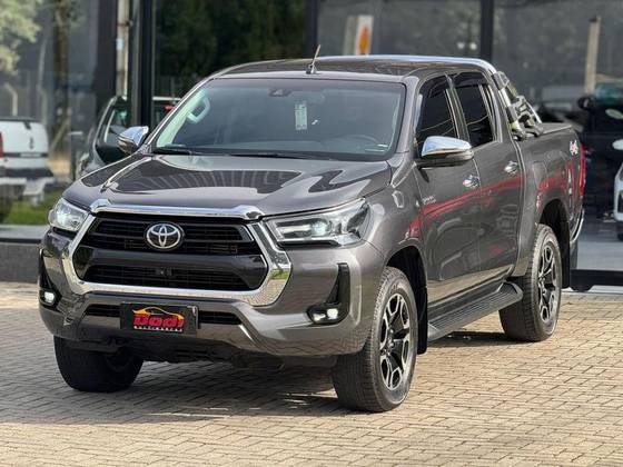 TOYOTA HILUX 2.8 D-4D TURBO DIESEL CD SRX 4X4 AUTOMÁTICO TOYOTA HILUX 2.8 D-4D TURBO DIESEL CD SRX 4X4 AUTOMÁTICO